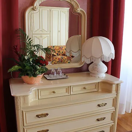 Marie Hotell Tremezzo